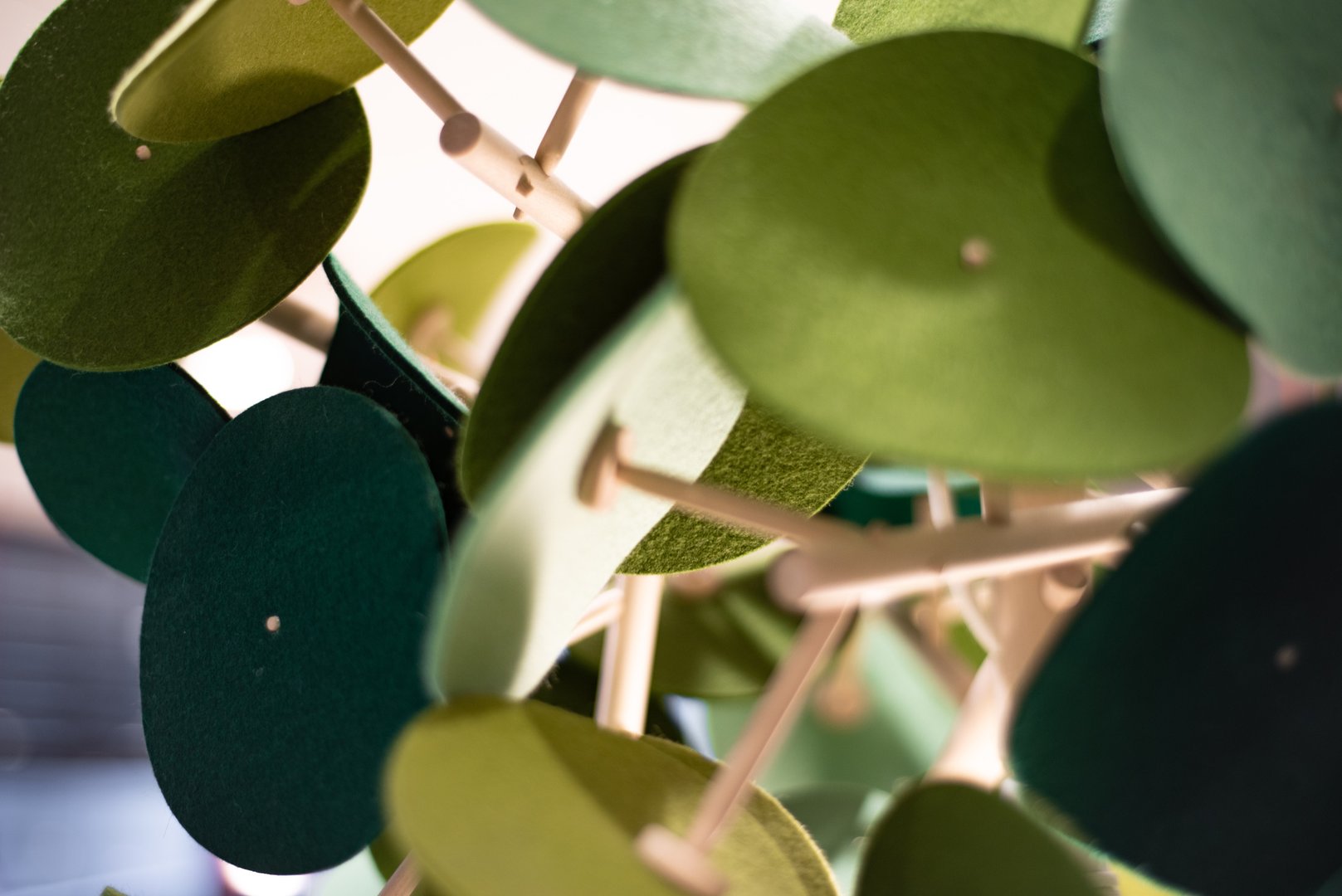 leaf-lamp-close-up-acoustics
